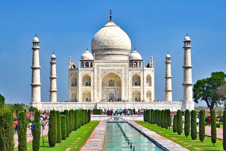 5 Tourist Places To Visit In Agra